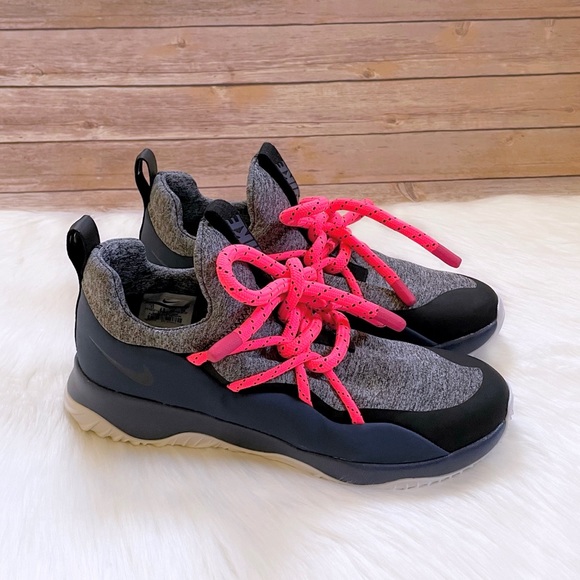 Nike Shoes - Nike Women’s City Loop